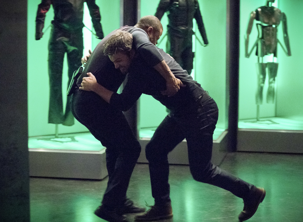 Arrow S06E17 Brothers in Arms