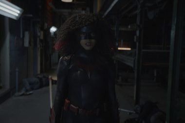 Batwoman | Promos do episódio S02E13 I’ll Give You a Clue