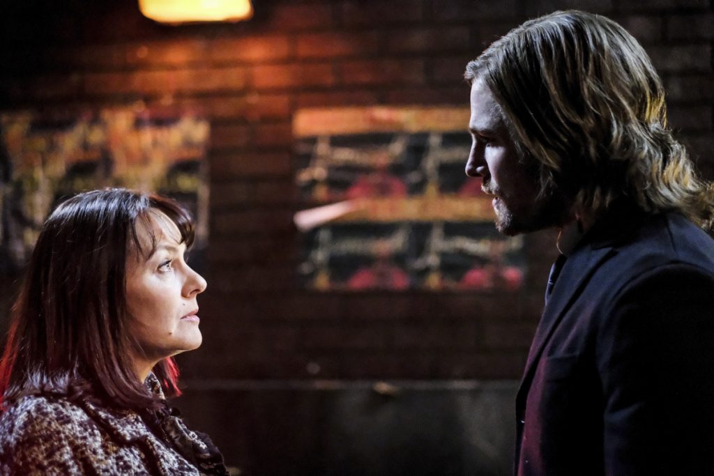 Arrow S05E17 Kapiushon