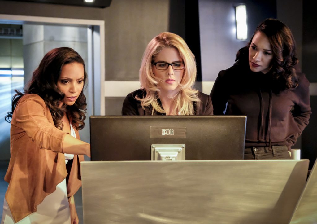 Felicity no episódio de The Flash S04E05 Girls Night Out