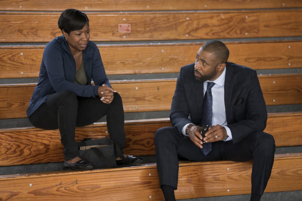 Black Lightning S01E02 "Lawanda: The Book of Hope"