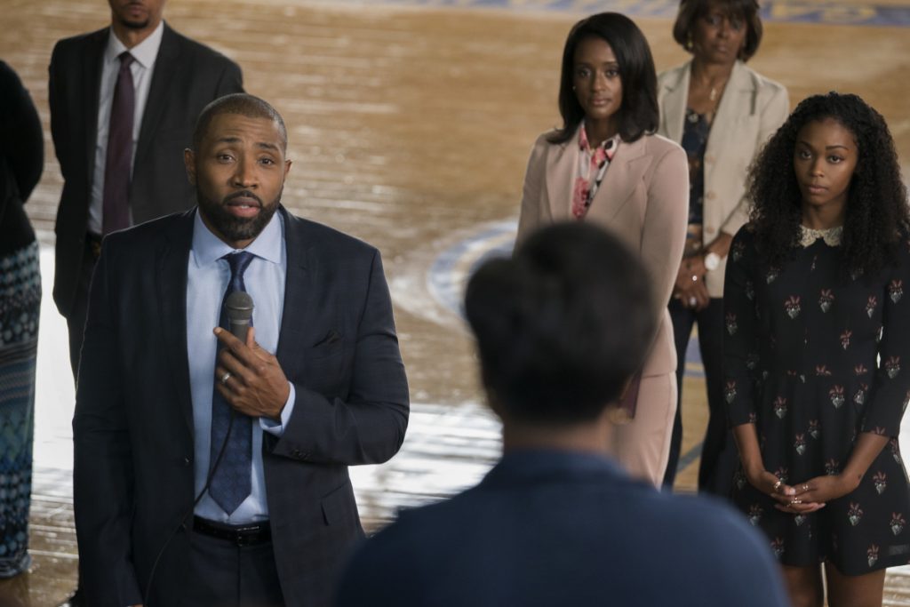 Black Lightning S01E02 "Lawanda: The Book of Hope"