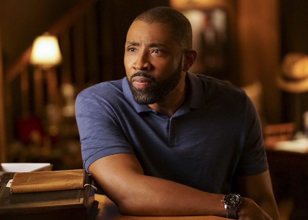 Black Lightning S01E05 And Then the Devil Brought the Plague: The Book of Green Light