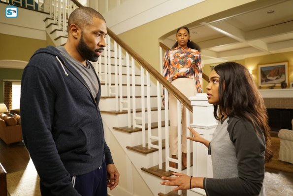 Black Lightning S01E09 The Book of Little Black Lies