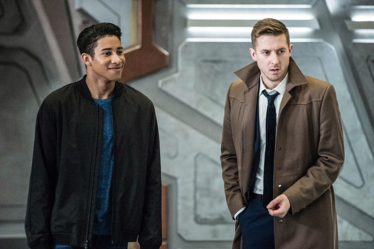 Legends of Tomorrow S03E13 No Country For Old Dads