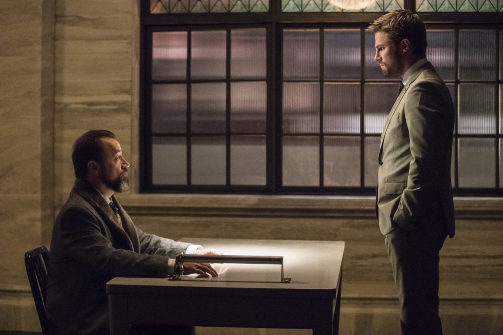 Arrow S06E17 Brothers in Arms