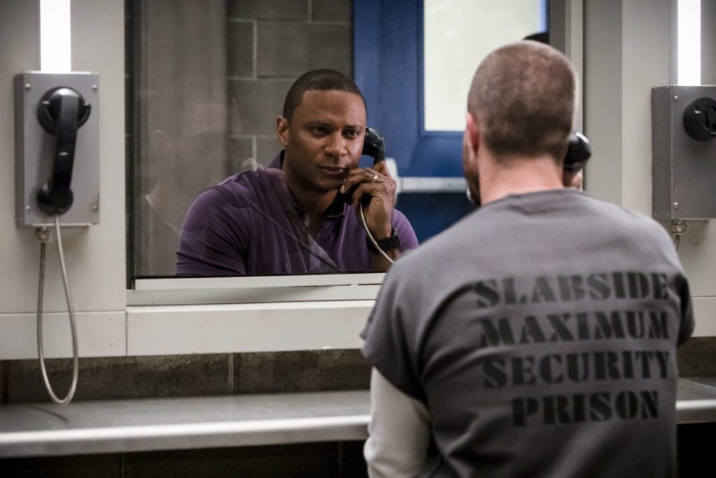 Arrow S07E01 Inmate 4587 | Season Premiere