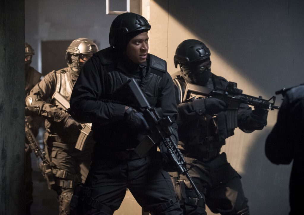 Arrow S07E02 "The Longbow Hunters”