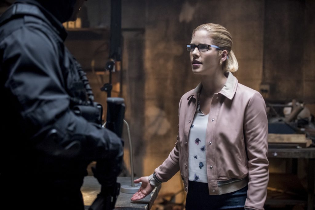 Arrow S07E02 "The Longbow Hunters”