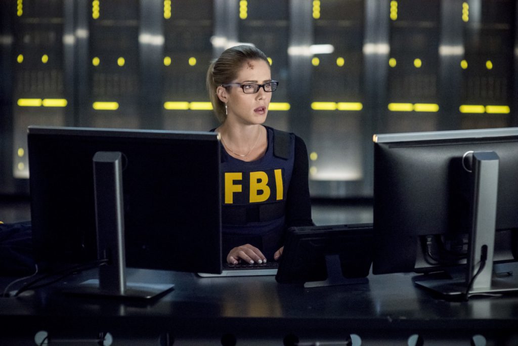 Arrow S07E03 Crossing Lines