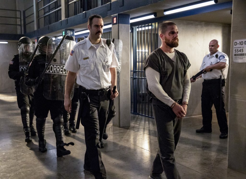 Arrow S07E03 Crossing Lines