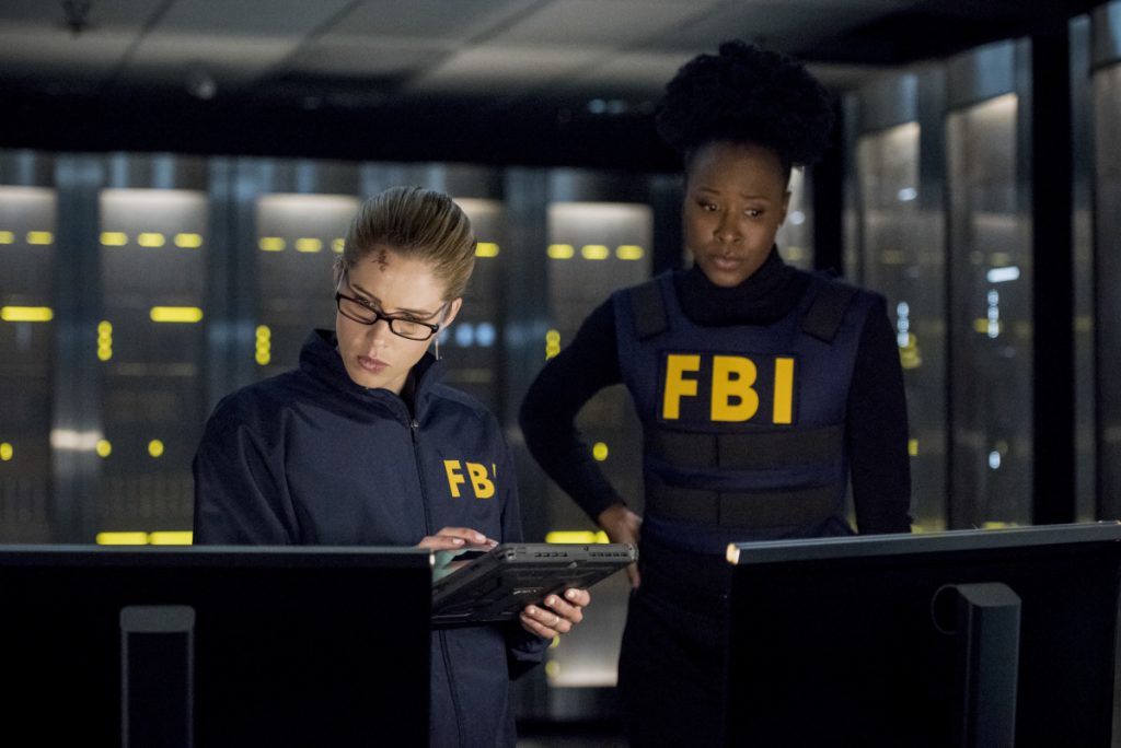 Arrow S07E03 Crossing Lines