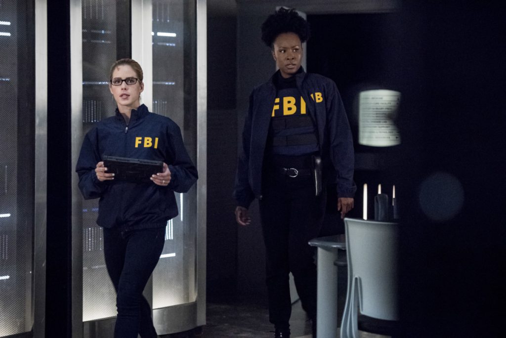 Arrow S07E03 Crossing Lines