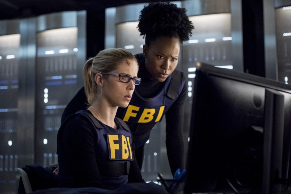 Arrow S07E03 Crossing Lines