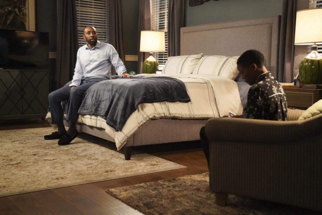 Black Lightning S02E01 The Book of Consequences: Chapter One: Rise of the Green Light Babies | Season Premiere