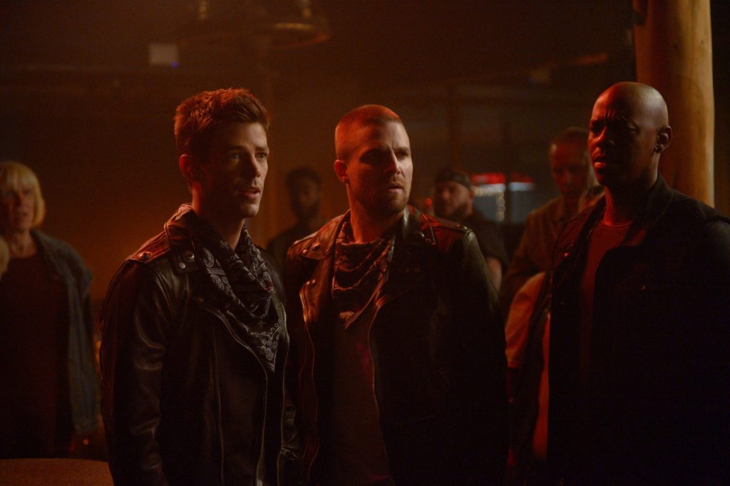 Fotos promocionais da hora de Supergirl no crossover Elsewords